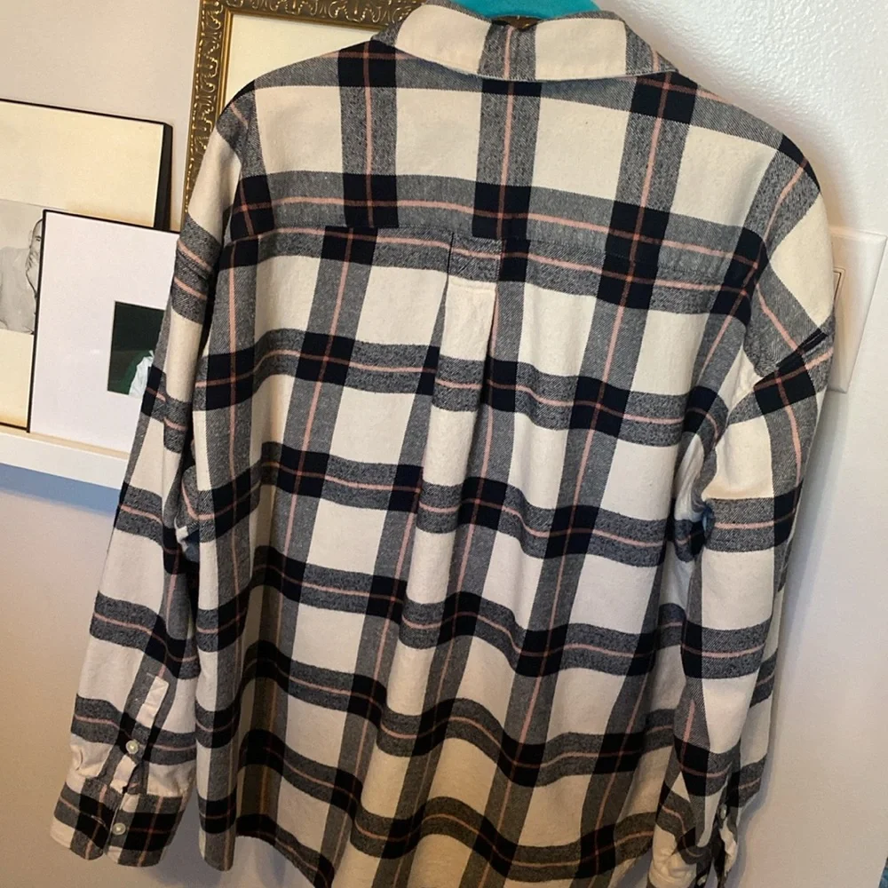 Levi’s Women’s Flannel Plaid  Shirt Size Large - Picture 2 of 8